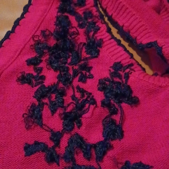 💙🏍red vest with embroidery and cute buttons - Picture 7 of 8